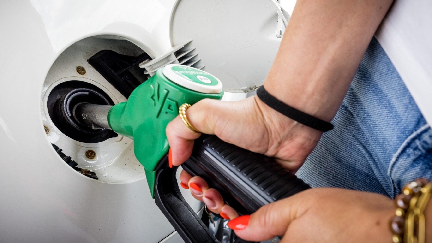 Dure benzine dwingt werkenden tot aanpassingen: vaker thuiswerken en fiets populairder