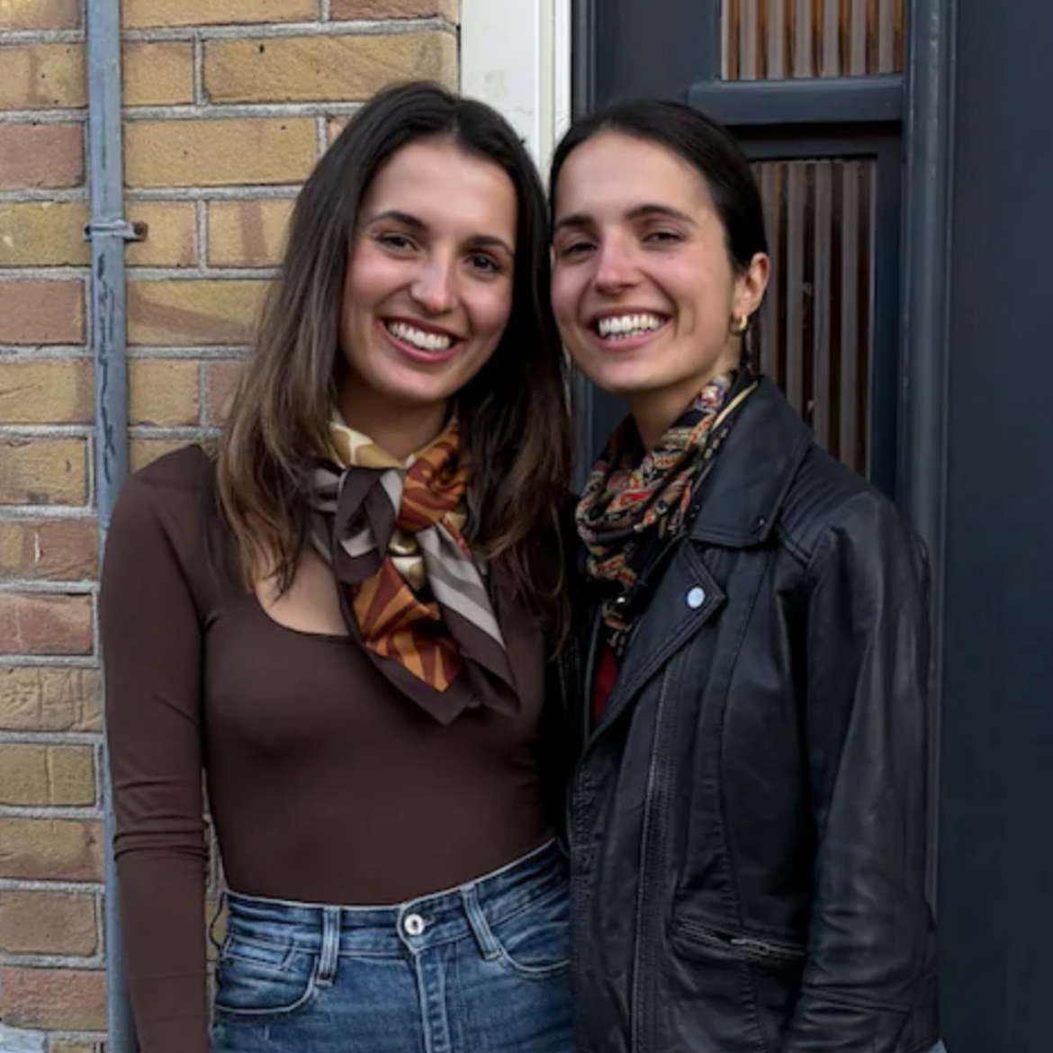 Zo gaat het nu met de tweeling uit Kopen Zonder Kijken: 'Het voelde in het begin als een Airbnb'