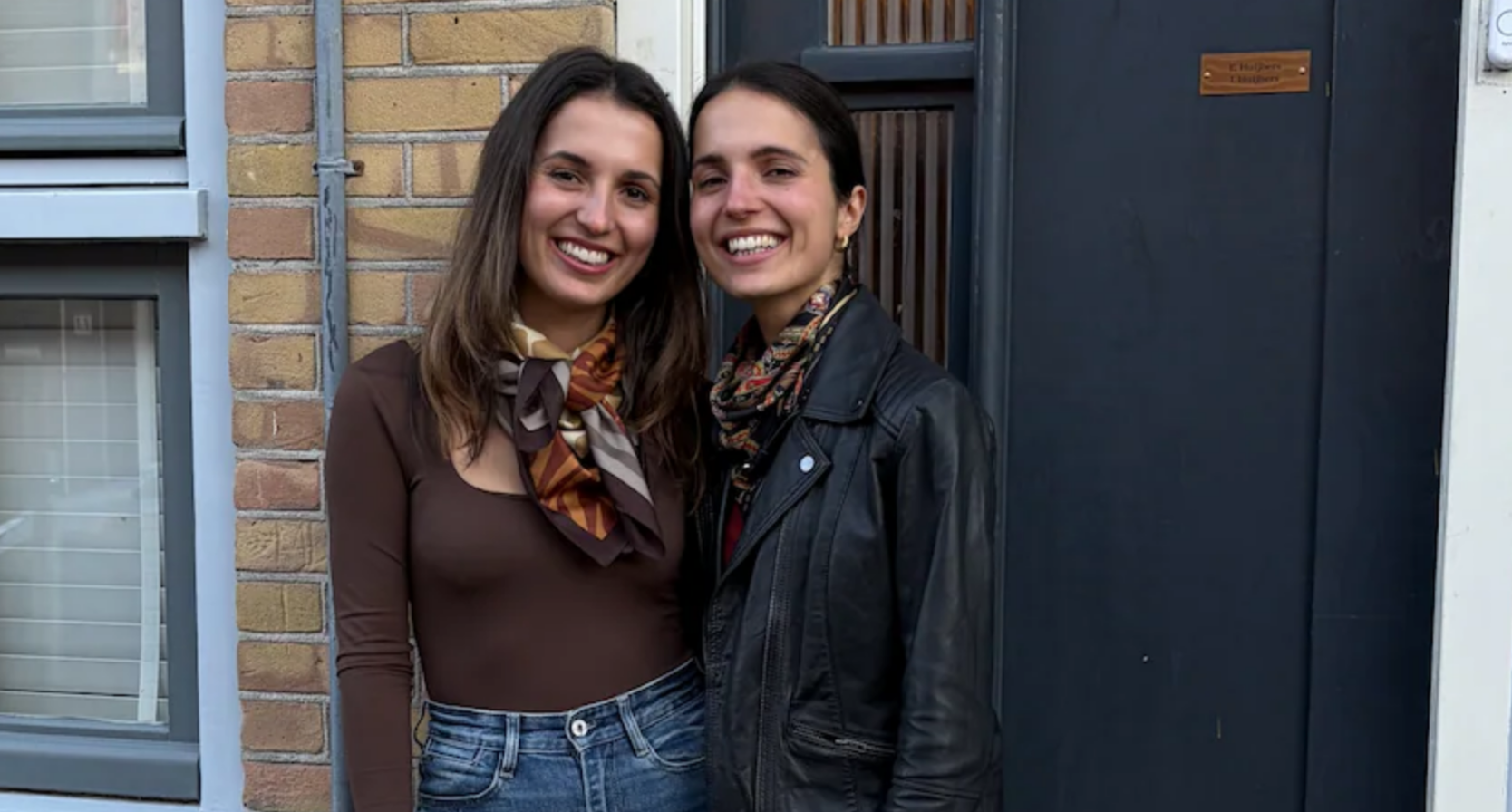 Zo gaat het nu met de tweeling uit Kopen Zonder Kijken: 'Het voelde in het begin als een Airbnb'