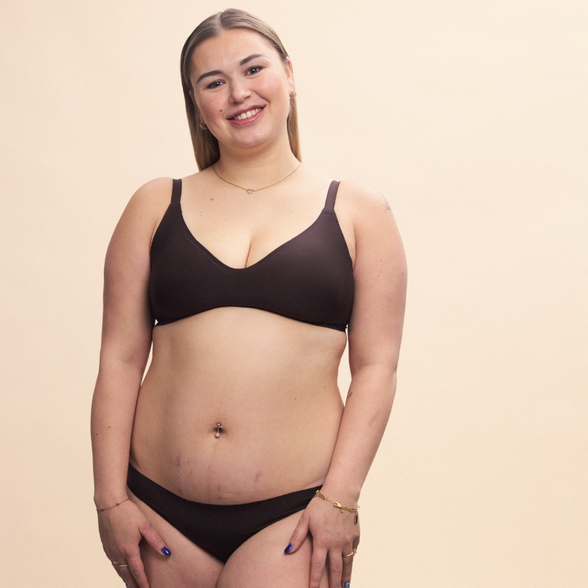 Camilla (28) over haar buik na de bevalling: 'Vrouwen die na een week weer superstrak zijn, vind ik nep'