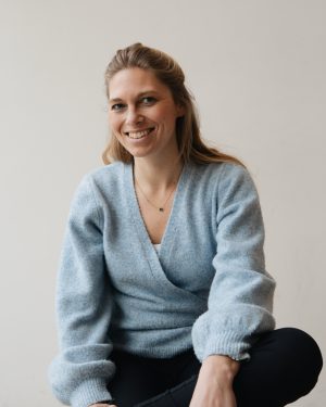 Thumbnail voor Julie (38) heeft vier kinderen en haar eigen bedrijf Tiny Library: ‘Eeuwige zoektocht naar balans’