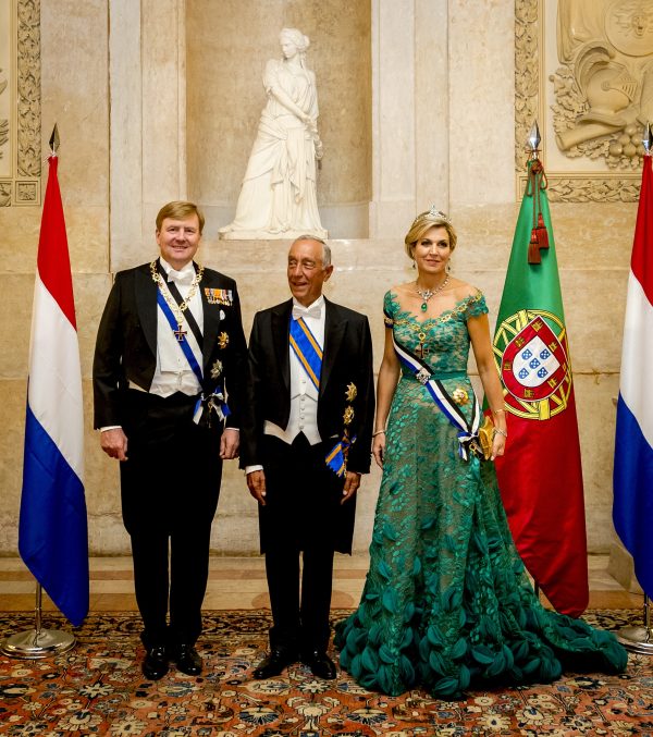 Koningspaar begint aan staatsbezoek Portugal