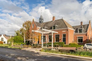 Thumbnail voor Droom je van je eigen bed & breakfast? Grijp je kans met dit historische polderhuis