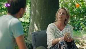 Thumbnail voor Marieke liet op aanraden van sekteleider baarmoeder verwijderen: 'Sonja zei dat ik ziek zou worden'