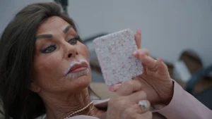 Thumbnail voor An uit '010 Rotterdam' baalt van getatoeëerde lippen: ‘Die grijze rand moet weg'