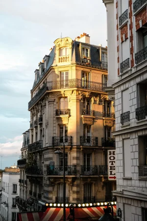 Thumbnail voor Pieter van der Wielen tipt de Parijse hotels waar ook Coco Chanel, Hemingway en Diana geschiedenis schreven