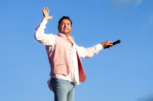 Tino Martin staat alweer op podium: 'Hoor in elk lied mijn zoon'