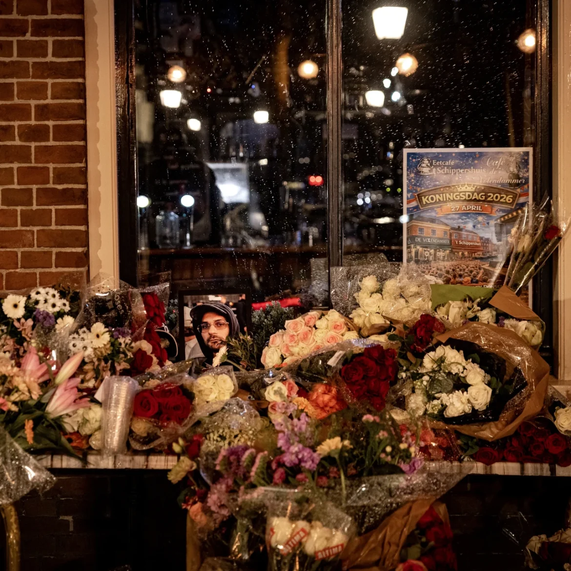 Bloemenzee in centrum Hoorn waar Dario (29) werd doodgestoken: 'Mijn hart huilt'
