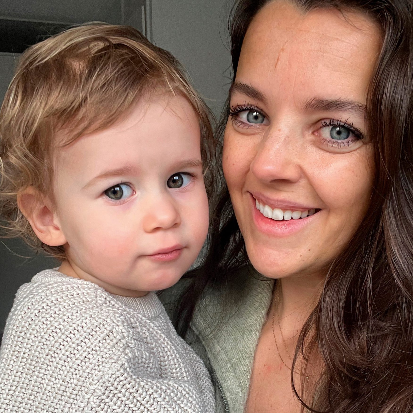 Slimme tip van visagist Ellen Romeijn: ‘Breng zonnebrand aan met een grote make-upkwast’