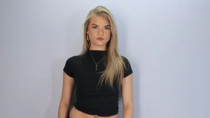 Thumbnail voor Mercedes reageert op kritiek van haar ouders op Salar in 'De Bondgenoten': 'Bang dat ik gekwetst zou worden'