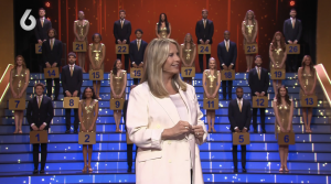 Thumbnail voor Wit op wit staat reuze chic, bewijst Linda de Mol met haar outfit bij 'Miljoenenjacht' (en je shopt ’m hier)