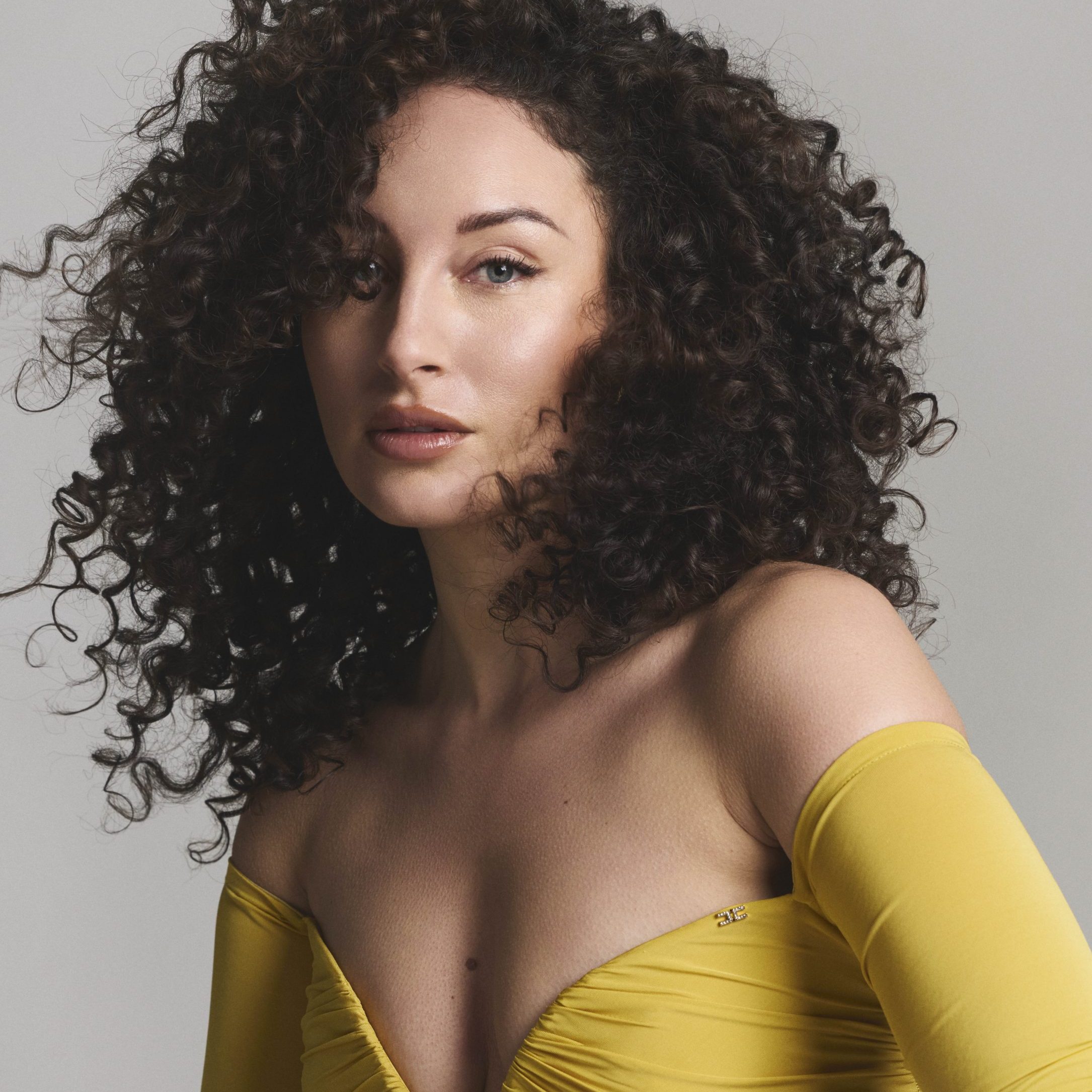 Sky Lemmer (30): ‘Ik ben graag theatraal in mijn manier van kleden, vertellen en overbrengen van emoties’