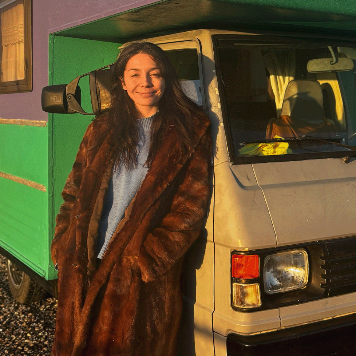 Kat leeft in haar camper: 'Ik ben bevroren en vraag me af of dit gewoon een slecht idee was'