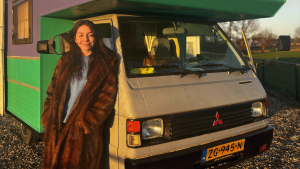 Thumbnail voor Kat leeft in haar camper: 'Ik ben bevroren en vraag me af of dit gewoon een slecht idee was'
