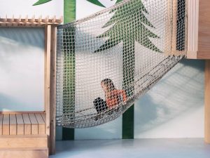 Thumbnail voor Van een boomhutten-paradijs tot oude brandweerkazerne: bij deze 5 kindvriendelijke restaurants wil je meteen reserveren