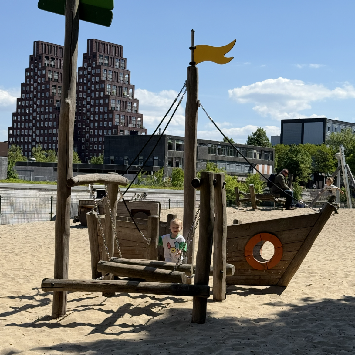 houten-boot glijbaan amsterdam west