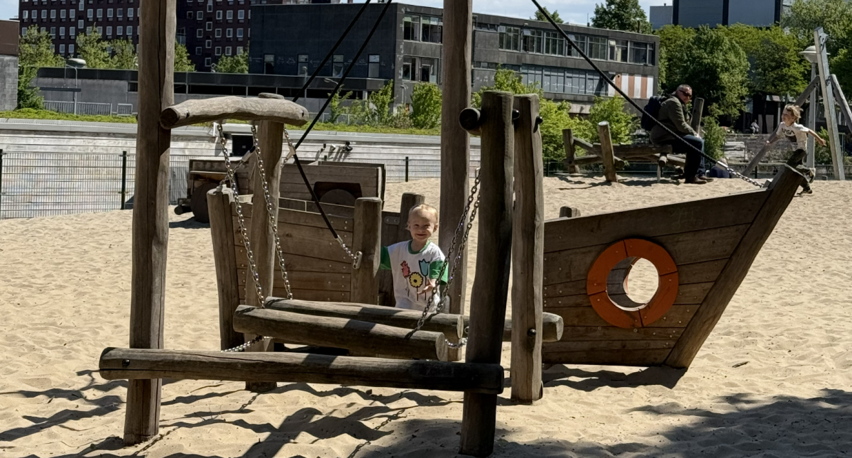 houten-boot glijbaan amsterdam west