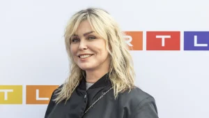 Thumbnail voor Bridget Maasland geeft update over zieke moeder: 'Wat een bikkel is ze'