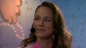 Thumbnail voor Kijkers 'The Passion' vol lof over Anouk Maas als Maria Magdalena: 'Ze maakt het verschil'