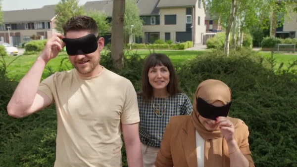 Makelaar Alex maakt zich zorgen om wensenlijst Dennis en Samara in ‘Kopen Zonder Kijken’: ‘Ik kom geen woningen tegen’