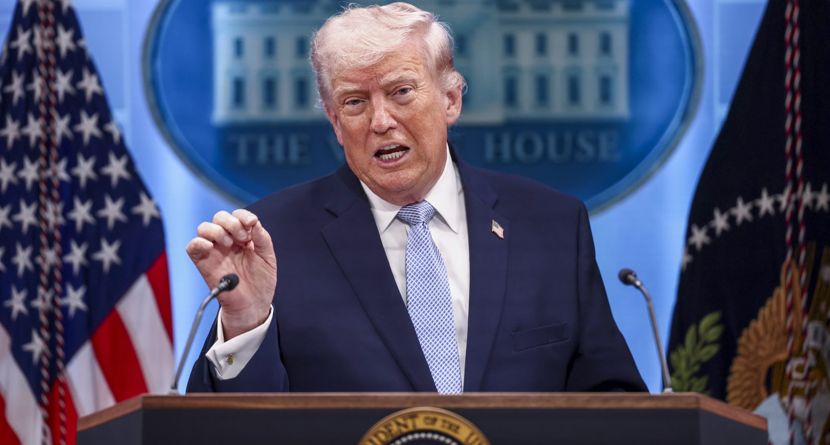 Op het laatste moment kondigt Trump toch wapenstilstand aan met Iran: 'Wereld haalt opgelucht adem'