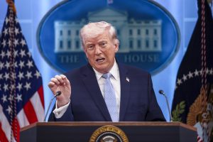 Thumbnail voor Op het laatste moment kondigt Trump toch wapenstilstand aan met Iran: 'Wereld haalt opgelucht adem'