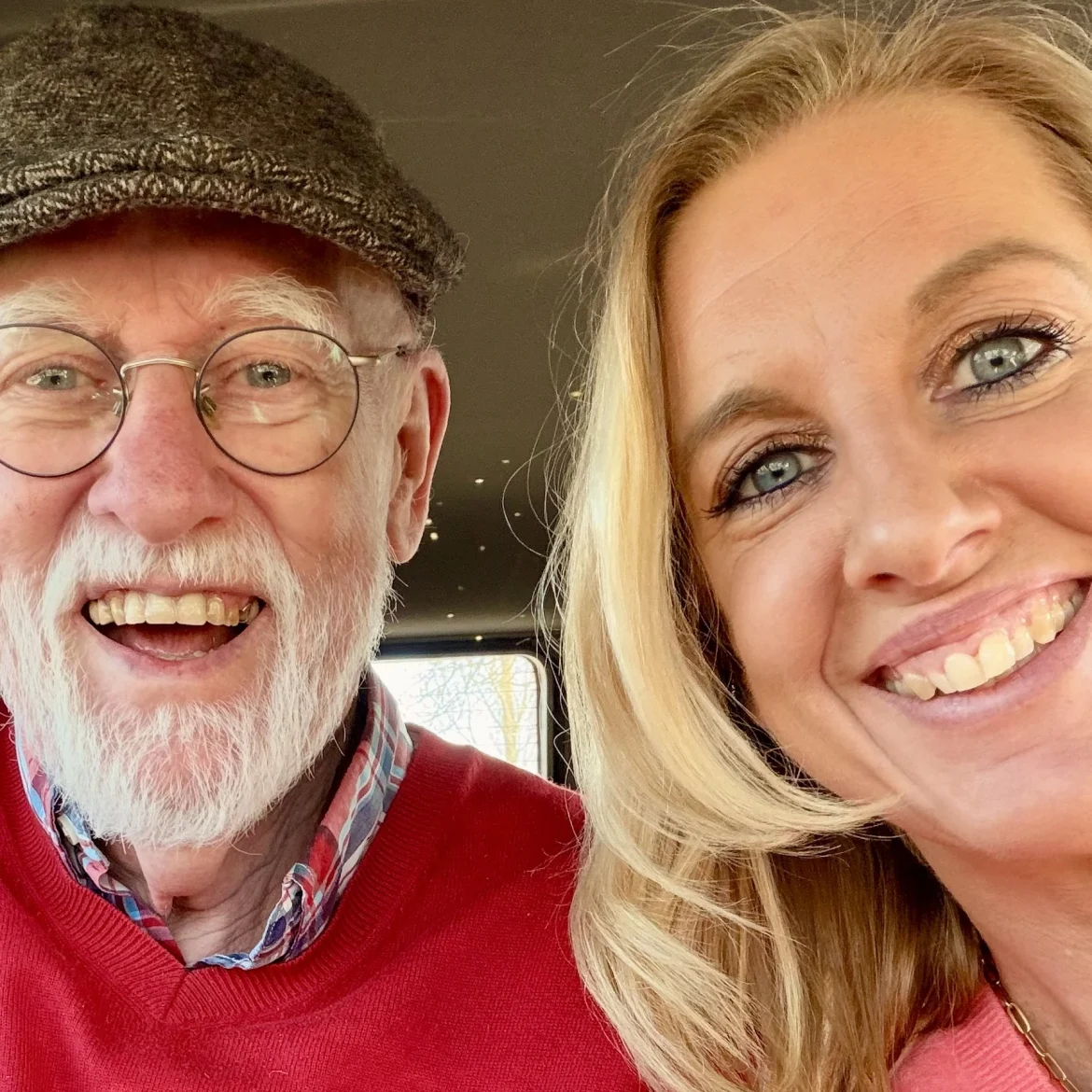 Nadine (48) zorgt voor haar vader (80) met dementie: 'Het enige wat hij niet vergeet, is hoeveel hij mama mist'