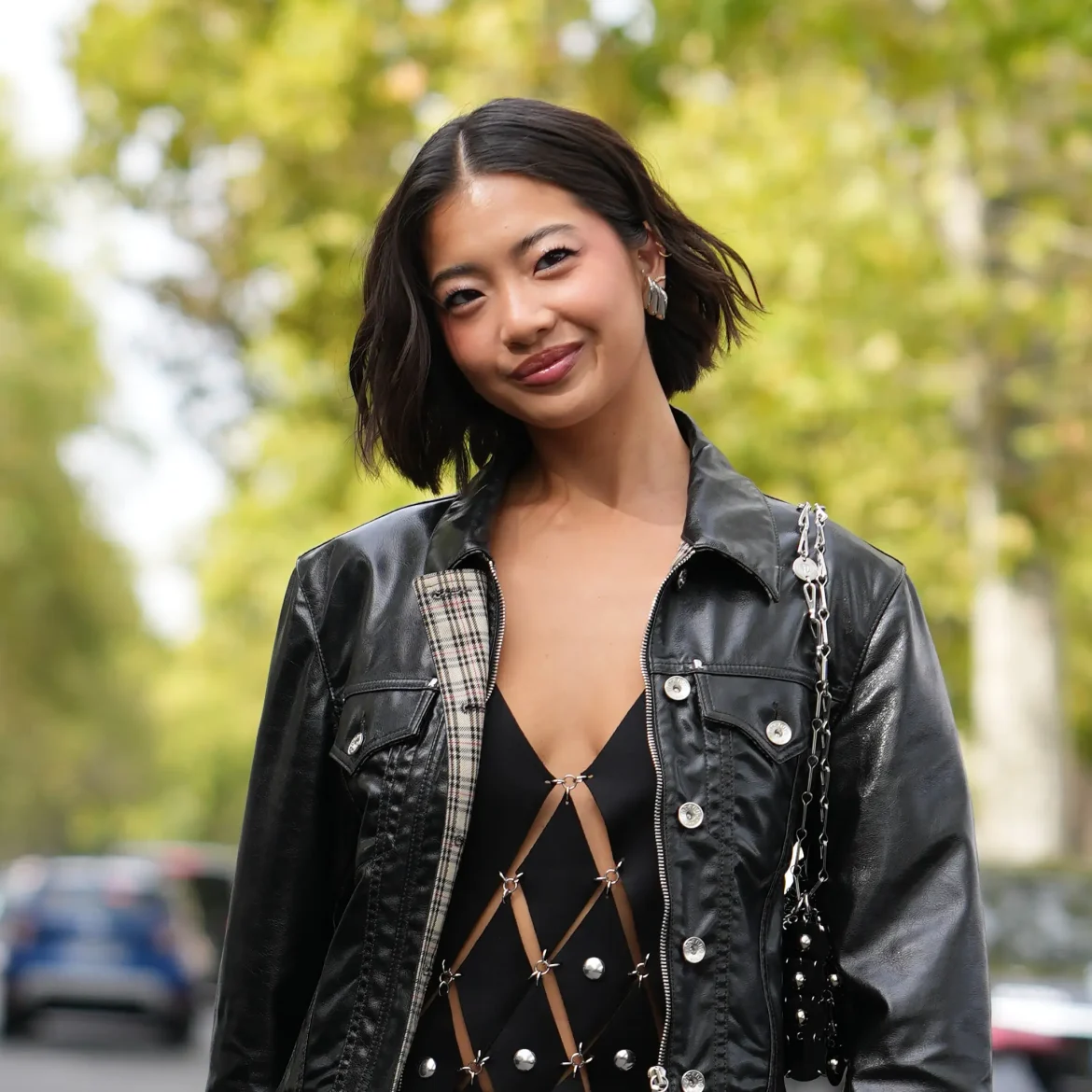 Vrouw met dun haar in een bob