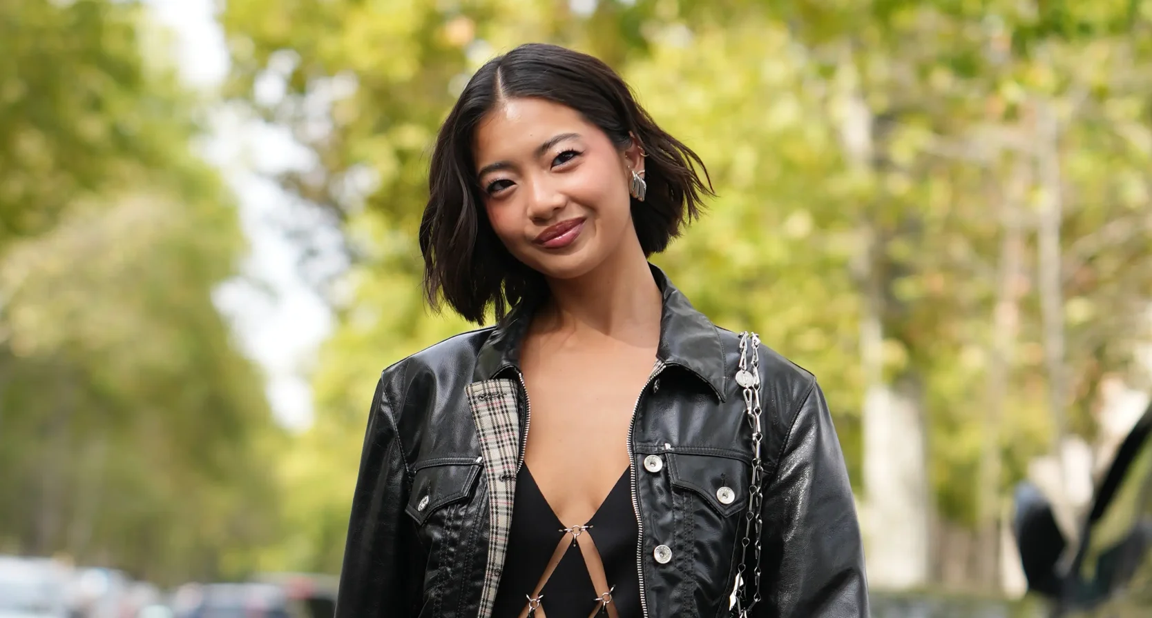 Vrouw met dun haar in een bob