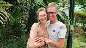 Thumbnail voor Meta's man Maurice (48) kreeg een hersenbloeding op de fiets en overleed: 'Onze dochter van 11 was erbij'