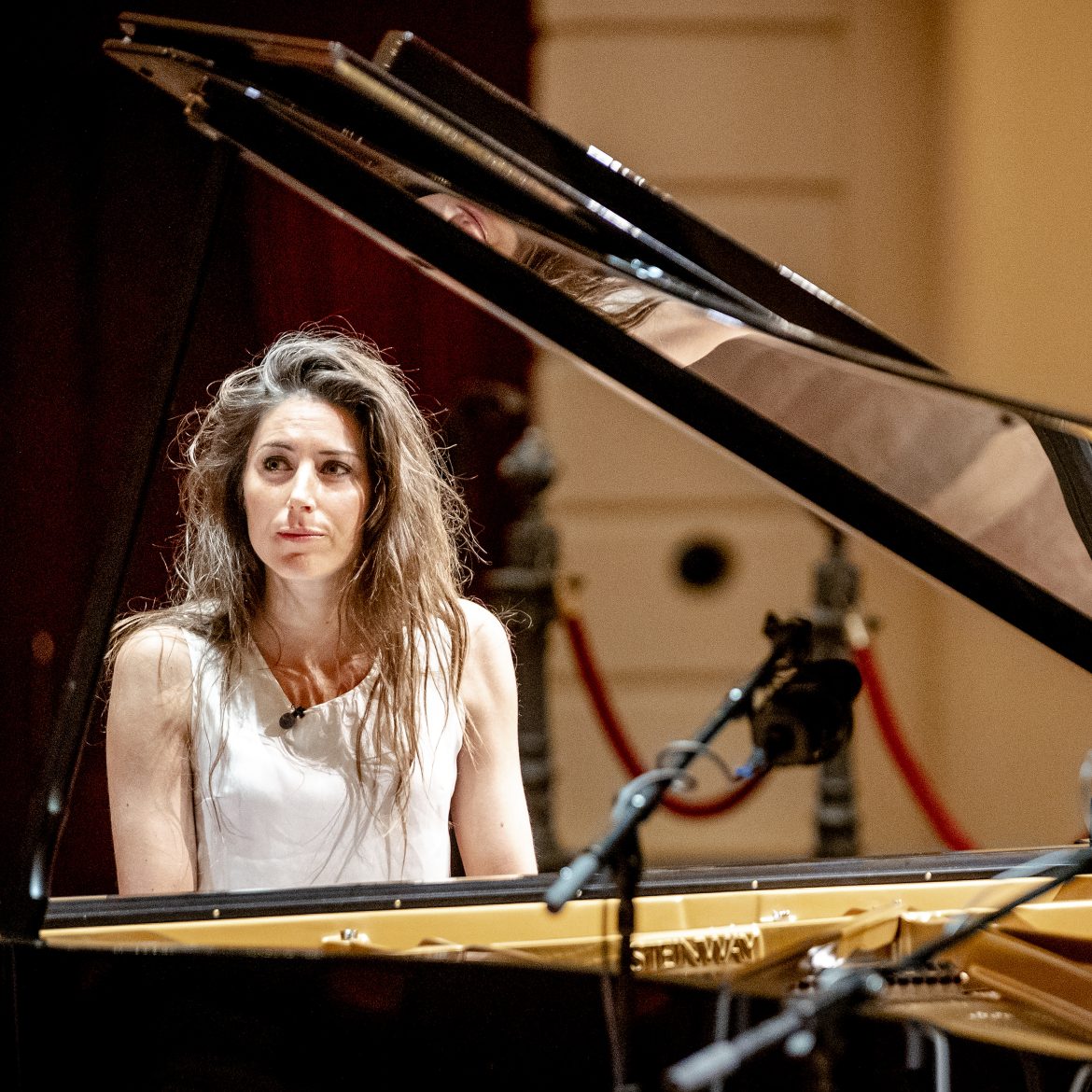 Iris Hond geschokt door arrestatie van moord verdachte oud-date: 'Er is nooit een relatie geweest'