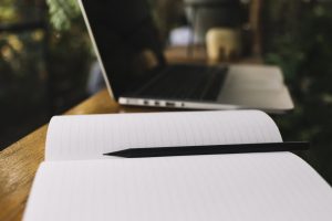 Hoofdredacteur verlaat Omroep Gelderland na bewogen periode met zedenzaak zoon