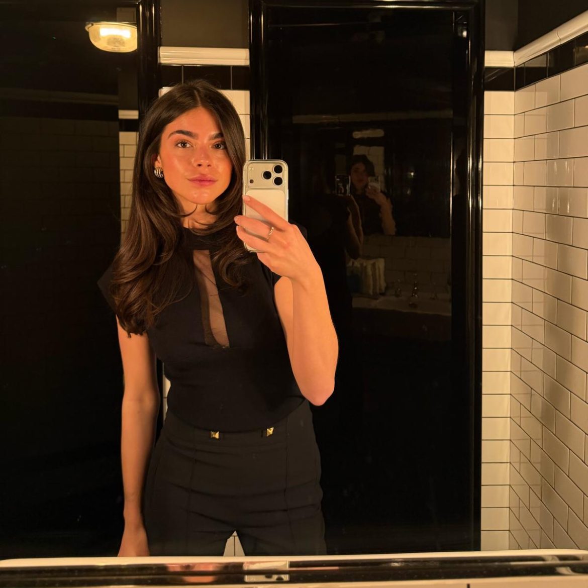 Phoenix (22) verhuist naar Londen voor eigen lingeriemerk: 'De eerste weken waren intens, ik kende niemand'