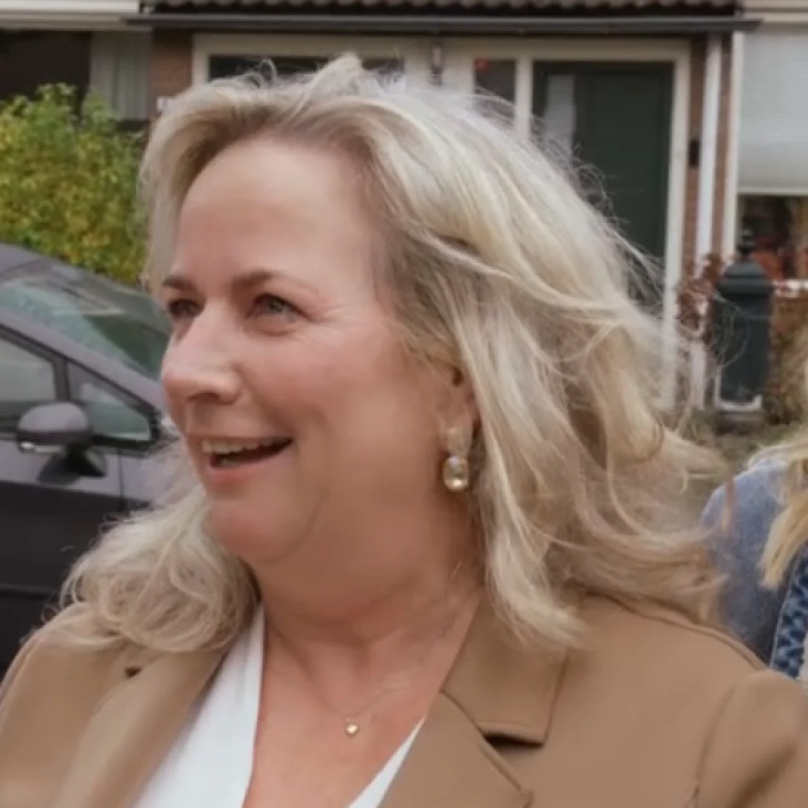 Jolien doet na onverwacht overlijden van haar man mee aan 'Kopen Zonder Kijken': 'Het huis is te groot, de kosten zijn te hoog'