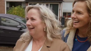 Thumbnail voor Jolien doet na onverwacht overlijden van haar man mee aan 'Kopen Zonder Kijken': 'Het huis is te groot, de kosten zijn te hoog'