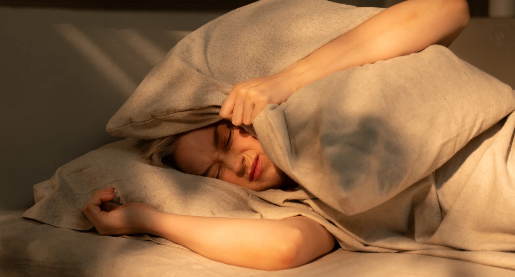 Muziek onderbuurvrouw overlast