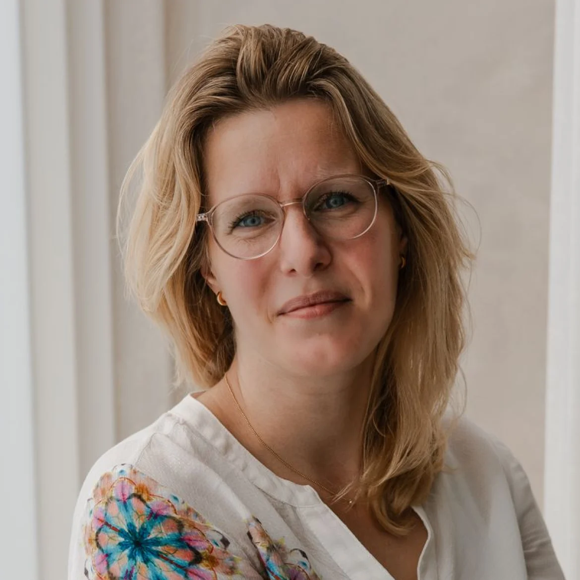 Mieke raakt zwanger van een drieling, maar verliest twee kinderen: ‘Ik wilde deze baby niet ook kwijt’