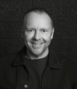 Thumbnail voor ‘Als het spel der verleiding begon, zat ik beneden te yahtzeeën met Corrie van de garderobe’