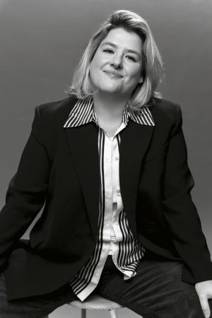 Thumbnail voor ‘Mocht je geen geld hebben voor therapie dan kan ik een date met een lesbische vrouw stevig aanraden’