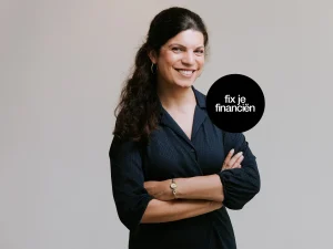 Thumbnail voor Shiva Bloemberg: 'Vrouwen onderschatten zichzelf als het om financiën gaat, ze beleggen juist beter dan mannen'
