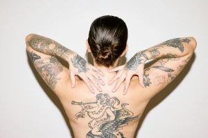 Thumbnail voor Spijt van je tattoo? Alles over laserbehandeling: 'Veel onopgeleide mensen die patiënten behandelen'