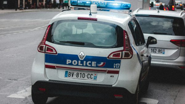 Jongen (9) meer dan een jaar opgesloten in bestelwagen: ‘Zij is mijn ergste vijand’