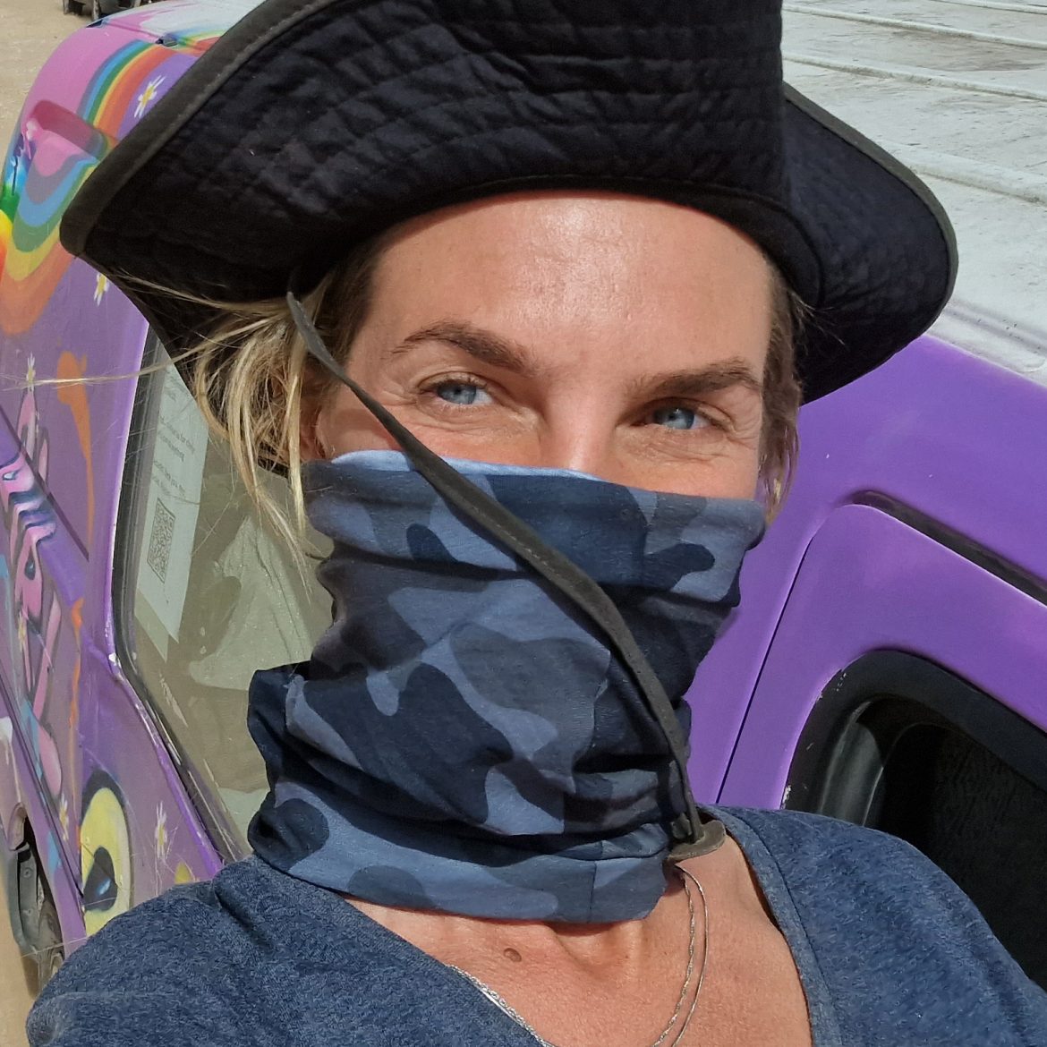 Na een knetterende burn-out ging Eva (36) reizen: 'Met twee vrouwen reed ik 7000 kilometer dwars door de Sahara'