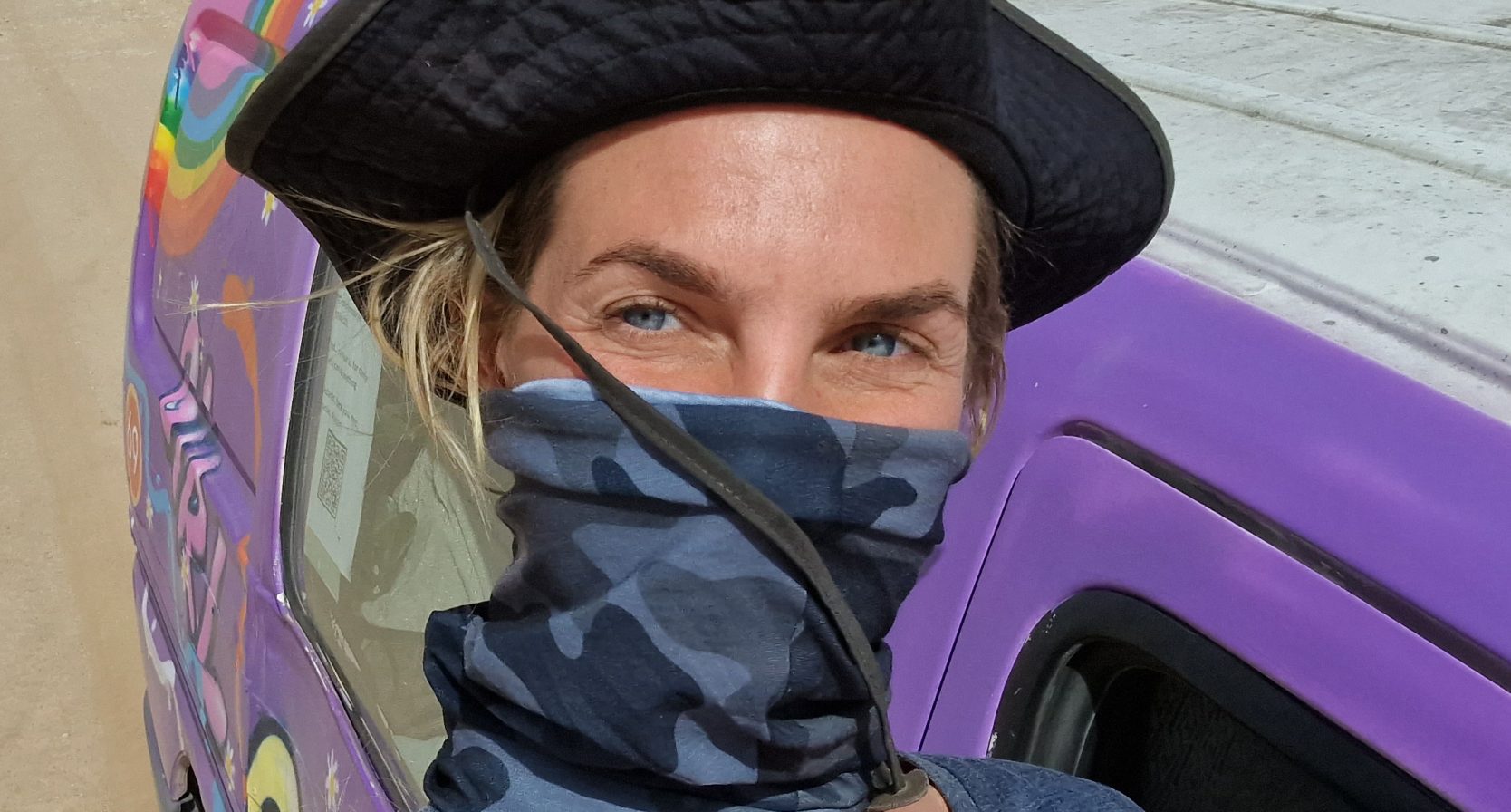 Na een knetterende burn-out ging Eva (36) reizen: 'Met twee vrouwen reed ik 7000 kilometer dwars door de Sahara'