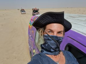 Na een knetterende burn-out ging Eva (36) reizen: 'Met twee vrouwen reed ik 7000 kilometer dwars door de Sahara'