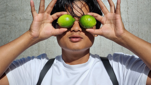 Mabels date bleek in aliens te geloven: 'Maak je nou een grapje?'