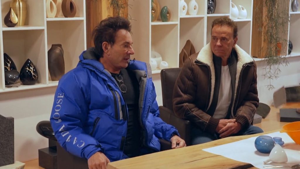 In 'Only Joling' zoekt Gerard een urn voor zijn moeder Janny