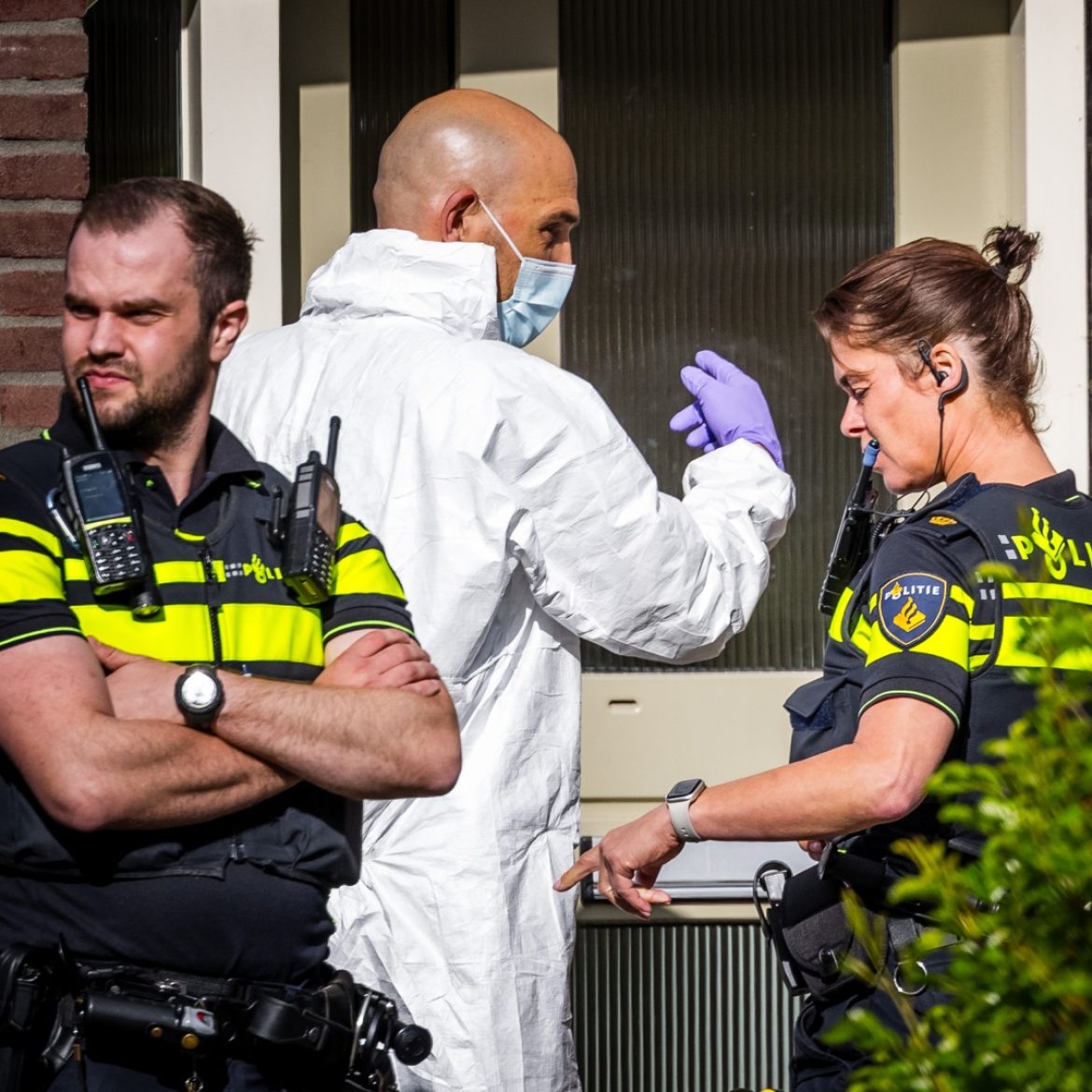 Klein meisje om het leven gebracht bij steekpartij in Limburg, twee volwassenen opgepakt