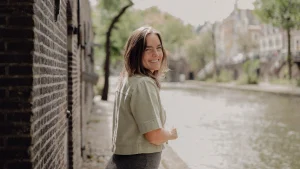 ‘Ik voel geen boosheid meer, wel veel liefde’ Joy over het loslaten van haar vader zonder hem af te wijzen