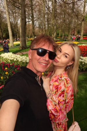 Thumbnail voor Laiza's (27) vriend is dertig jaar ouder: 'Ik ben verliefd op wie hij is, niet op zijn leeftijd'